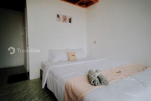 Deluxe Cottage, Patio | Soundproofing, free WiFi - Flamboyan Cabin By Travelink (Kejajar)
