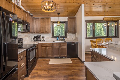 New to Market! Stylish Big Sky Home