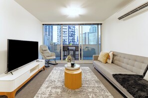 Smart TV - 3-Br Southbank Apt with Parking, Gym, Pool: Walk to Crown Casino & Eureka Tower (Southbank)