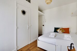 1 bedroom, internet, bed sheets