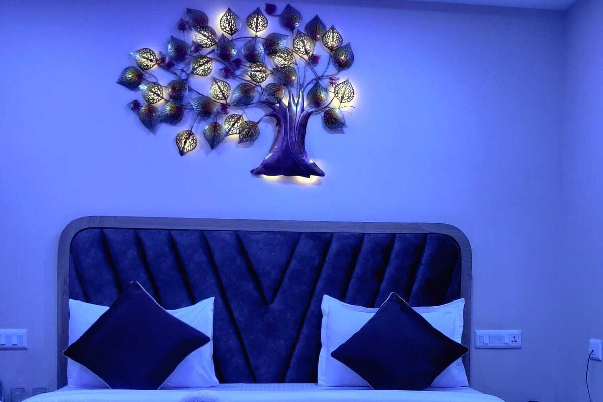 Deluxe Double Room, City View | Desk, laptop workspace