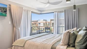 4 bedrooms, desk, iron/ironing board, WiFi