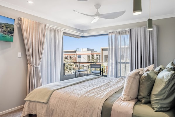 4 bedrooms, desk, iron/ironing board, WiFi