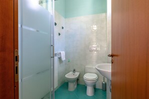 Ducha, secador de pelo, bidet