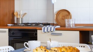 Kylskåp, ugn, spishäll och diskmaskin