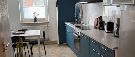 Ugn, spishäll och diskmaskin