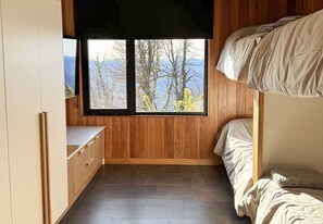 3 bedrooms, free WiFi, bed sheets