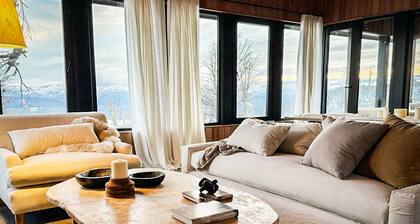 Confort and design: Ski in/out home with stunning views