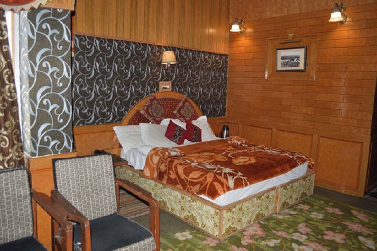 Economy Double Room | In-room safe, desk, laptop workspace, soundproofing