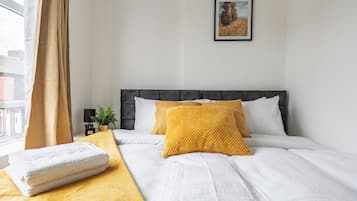 4 habitaciones, tabla de planchar con plancha, wifi y ropa de cama