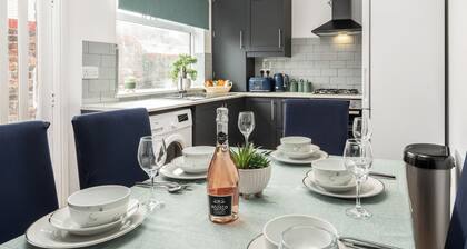 Cozy 4 bedroom in Aintree -Liverpool Free Parking, Super fast Wifi Internet.
