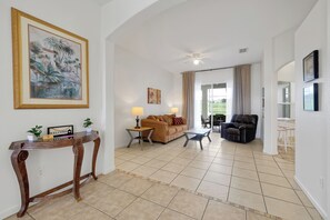 Smart-tv, dvd-afspiller, bøger