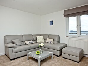 Living area - A first floor apartment, with beautiful views over Brixham’s working harbour. (Brixham)