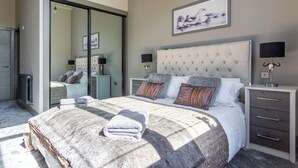 A bedroom with a large bed, a sliding glass door, and a framed artwork on the wall. - New York Style Loft Apartment (Leith)