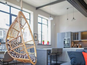 TV - New York Style Loft Apartment (Leith)