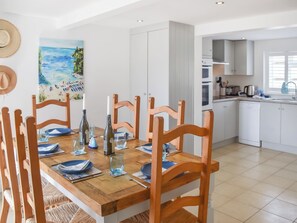 Dining - 3 bedroom accommodation in Great Yarmouth (Great Yarmouth)