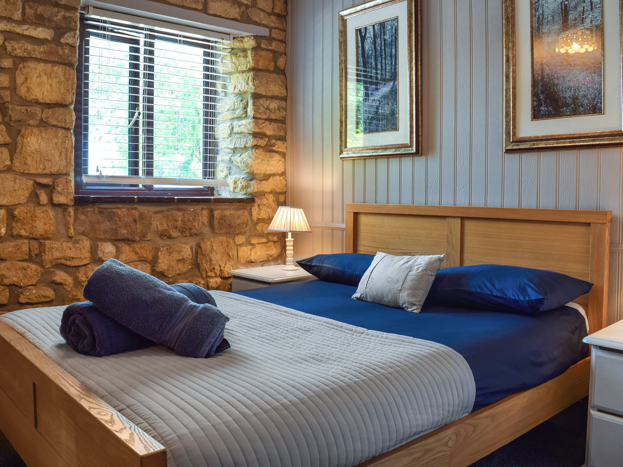 3 bedrooms, WiFi (free), bed sheets
