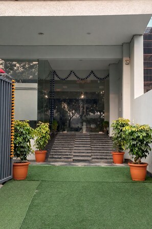 Property entrance - Hotel Stayzzy Bloom (Noida)