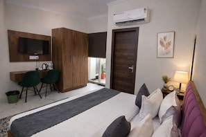Double Room | Free WiFi - Hotel Stayzzy Bloom (Noida)