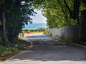 المنطقة المحيطة بالمنشأة