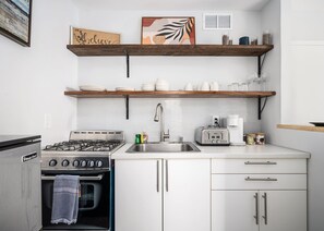 Frigorífic, microones, forn i placa de cuina 