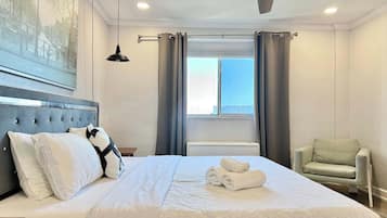 2 bedrooms, desk, iron/ironing board, WiFi