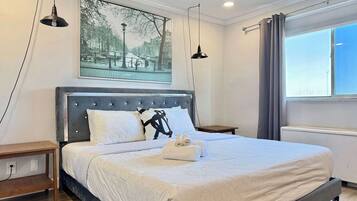 2 bedrooms, desk, iron/ironing board, WiFi