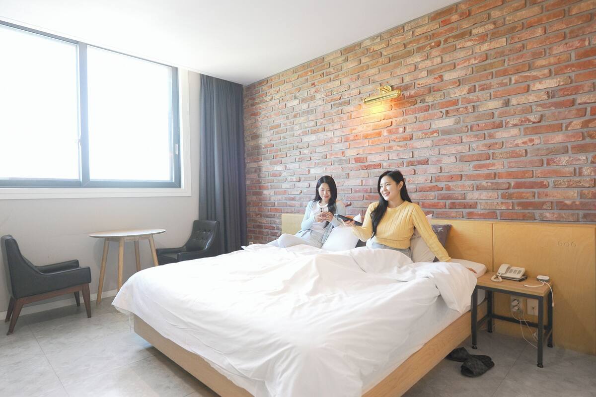 Wifi gratis y ropa de cama