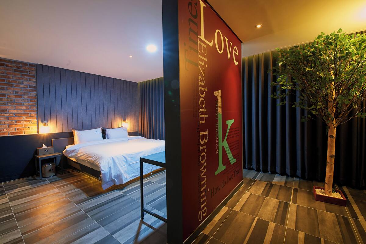 Deluxe Double Room | Free WiFi, bed sheets