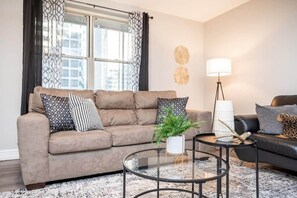 TV, offices - Downtown Atlanta Condo with Balcony Views (Atlanta)