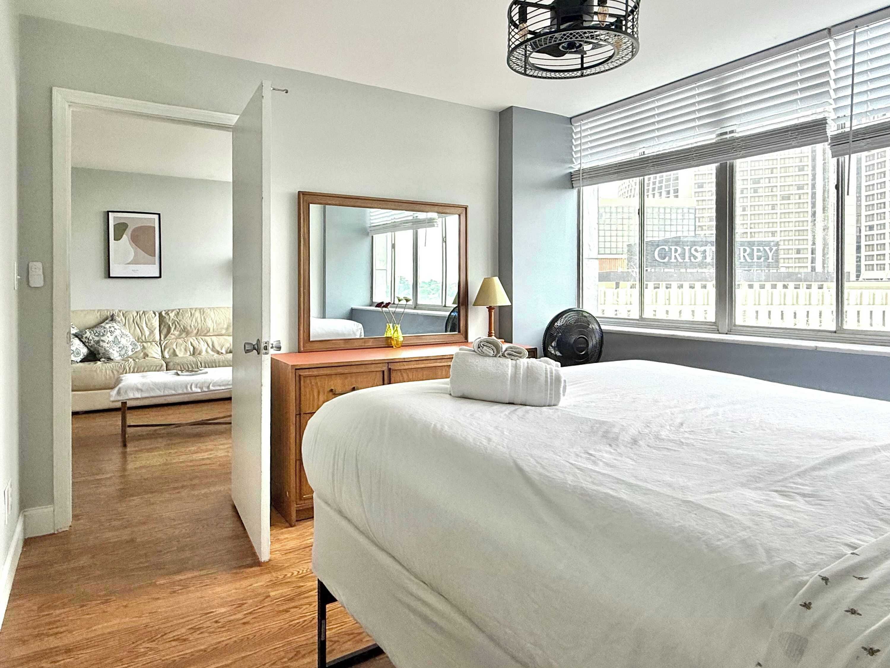 1 sovrum, skrivbord, strykjärn/strykbräda och wi-fi