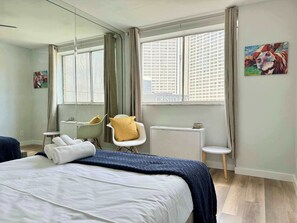 3 bedrooms, desk, iron/ironing board, WiFi - Downtown Atlanta Condo with City Views (Atlanta)