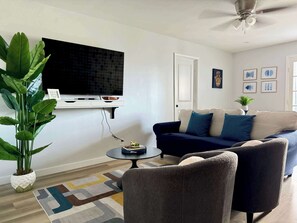 Televisión y oficina 