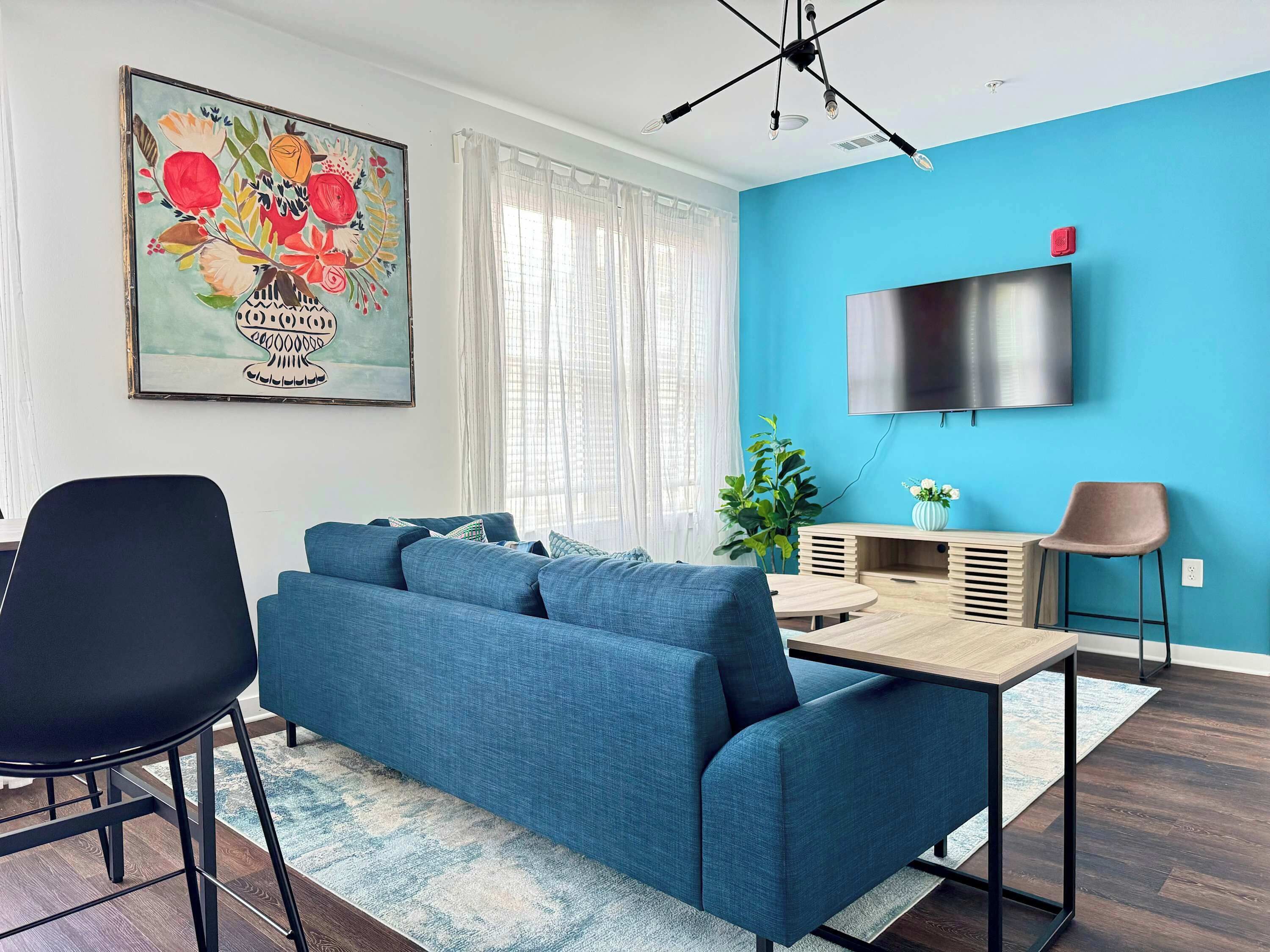 Televisión y oficina 