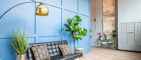 المنشأة من الداخل