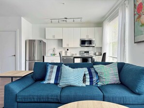 Televisión y oficina 