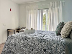 1 habitación, escritorio, tabla de planchar con plancha y wifi 