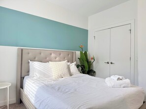 2 bedrooms, desk, WiFi, bed sheets