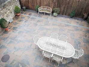 Outdoor dining - 3 bedroom accommodation in Much Wenlock (Much Wenlock)