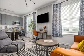 TV - Upgraded Apartment in Old Fourth Ward (Atlanta)