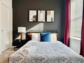 1 غرفة نوم ومكواة/لوح كي وواي فاي وملاءات أسرّة