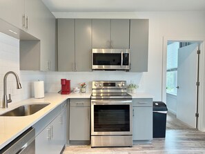 Fridge, microwave, oven, stovetop - Modern 4BR Penthouse in Old Fourth Ward | Rooftop + W/D (Atlanta)