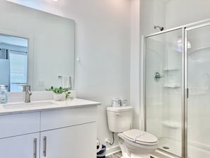 Shower, hair dryer, towels - Modern 4BR Penthouse in Old Fourth Ward | Rooftop + W/D (Atlanta)