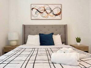 4 bedrooms, WiFi, bed sheets - Modern 4BR Penthouse in Old Fourth Ward | Rooftop + W/D (Atlanta)