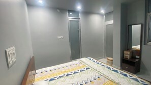 Basic Room, Balcony, City View | Free WiFi - Vishal banquet hall (Bodh Gaya)