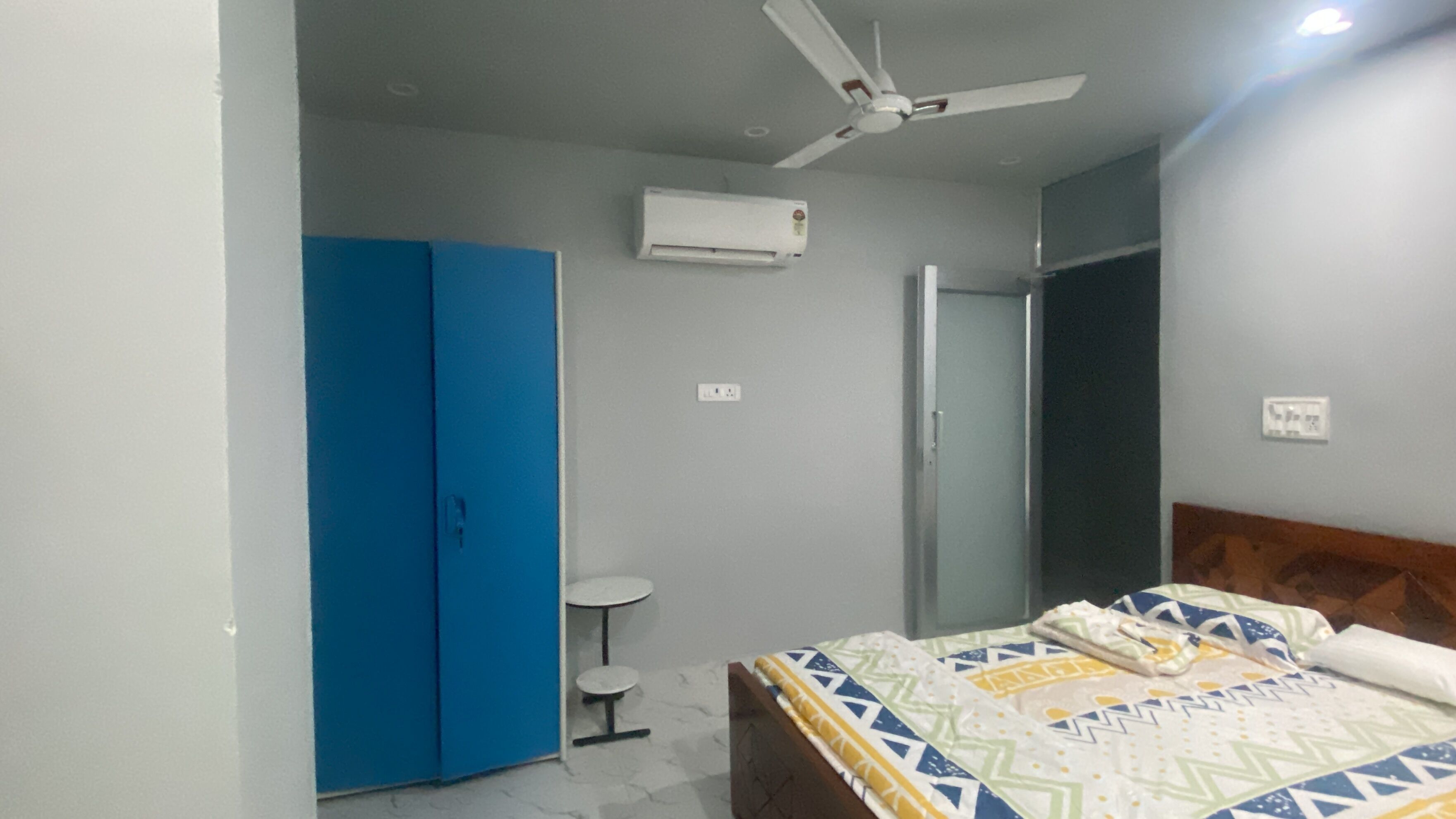 Camera Basic, balcone, vista città | Wi-Fi gratuito