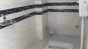 Basic Room, Balcony, City View | Bathroom | Combined shower/bathtub