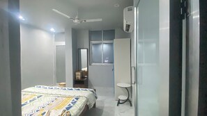 Basic Room, Balcony, City View | Free WiFi - Vishal banquet hall (Bodh Gaya)