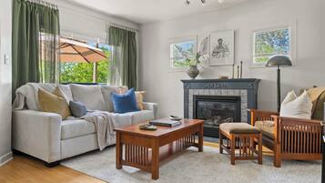 Téléviseur, foyer, bureau