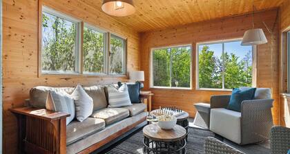 Kinepik Cottage Sunroom with Beach Access